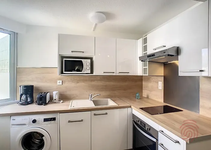 Cosy à 50m Des Thermes De Avec Terrasse, Wifi Et Animaux Acceptés - Fr-1-451-46 Lamalou-les-Bains